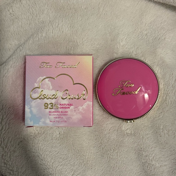 Too Faced cloud crush blurring blush, shade Super Candy Clouds - Picture 2 of 6